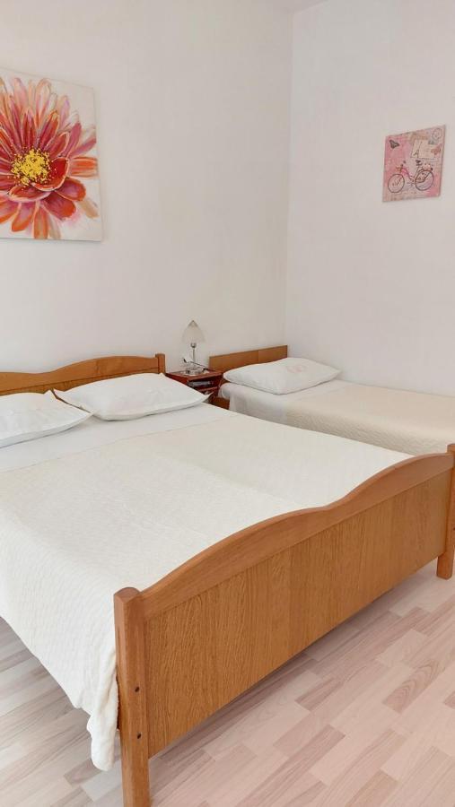 Apartment Jerolima Dugi Rat Luaran gambar